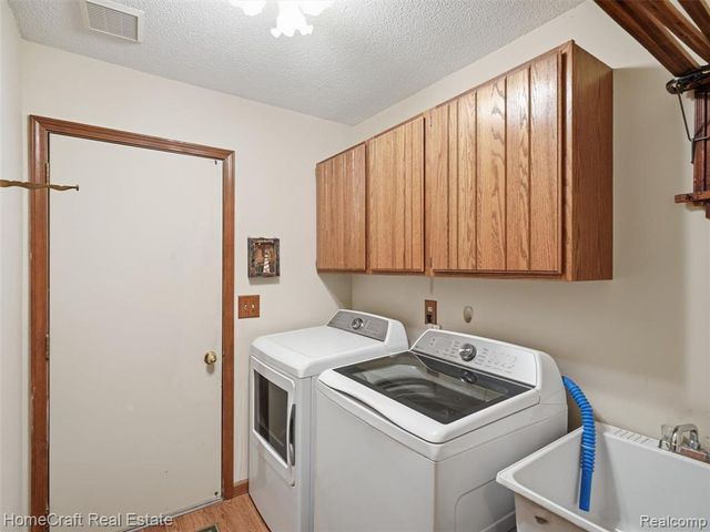 22704 Foxmoor Drive, Novi, MI 48374