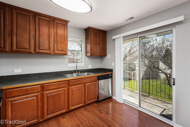 549 E Shag Bark Lane E, Streamwood, IL 60107