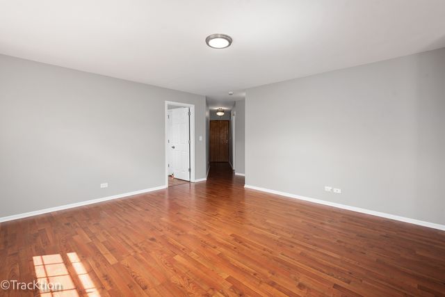 549 E Shag Bark Lane E, Streamwood, IL 60107