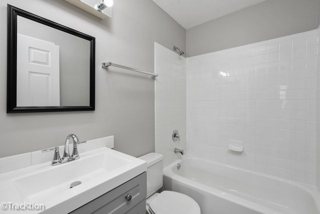 549 E Shag Bark Lane E, Streamwood, IL 60107