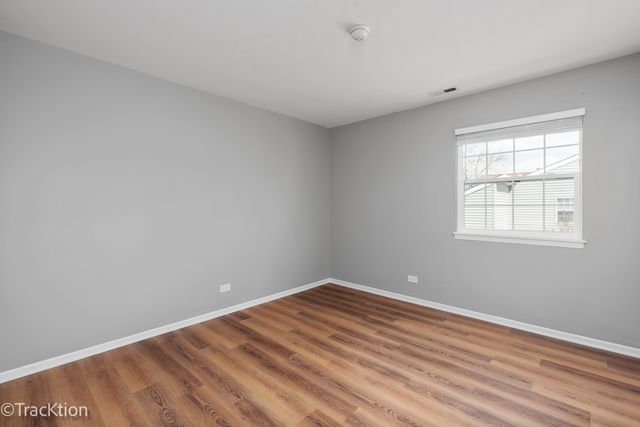 549 E Shag Bark Lane E, Streamwood, IL 60107