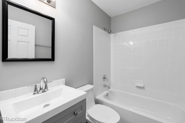 549 E Shag Bark Lane E, Streamwood, IL 60107