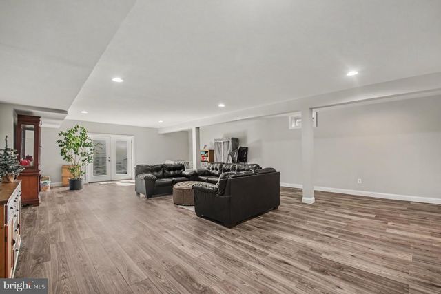 38783 DUTCHMANS KNOLL DR, Lovettsville, VA 20180