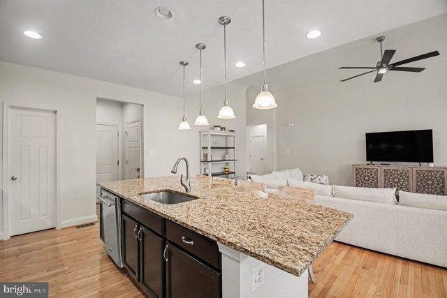 38783 DUTCHMANS KNOLL DR, Lovettsville, VA 20180