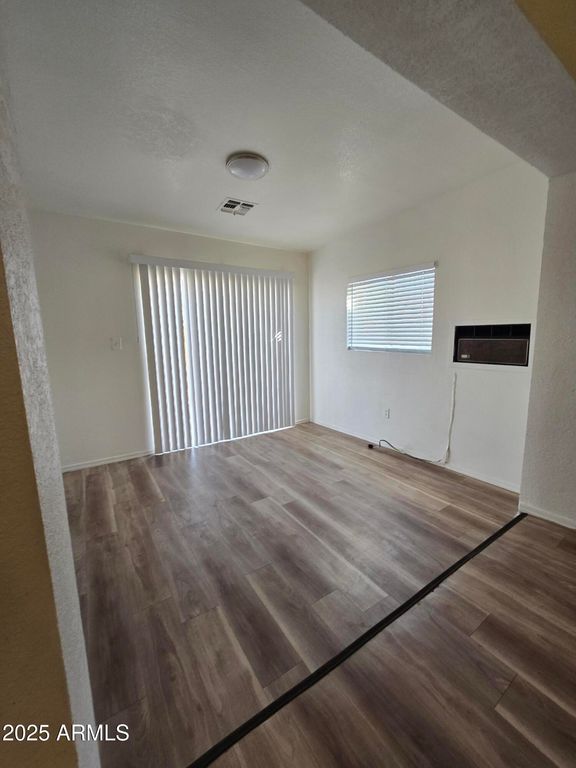 Image 10 of property listing at 3408 W MCLELLAN Boulevard, Phoenix, AZ 85017