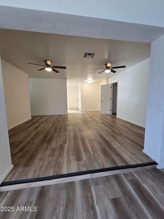 Image 12 of property listing at 3408 W MCLELLAN Boulevard, Phoenix, AZ 85017