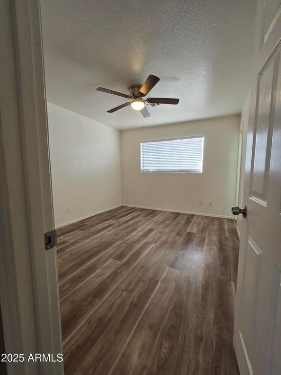 Image 15 of property listing at 3408 W MCLELLAN Boulevard, Phoenix, AZ 85017