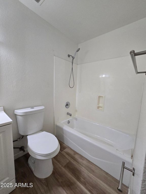 Image 18 of property listing at 3408 W MCLELLAN Boulevard, Phoenix, AZ 85017