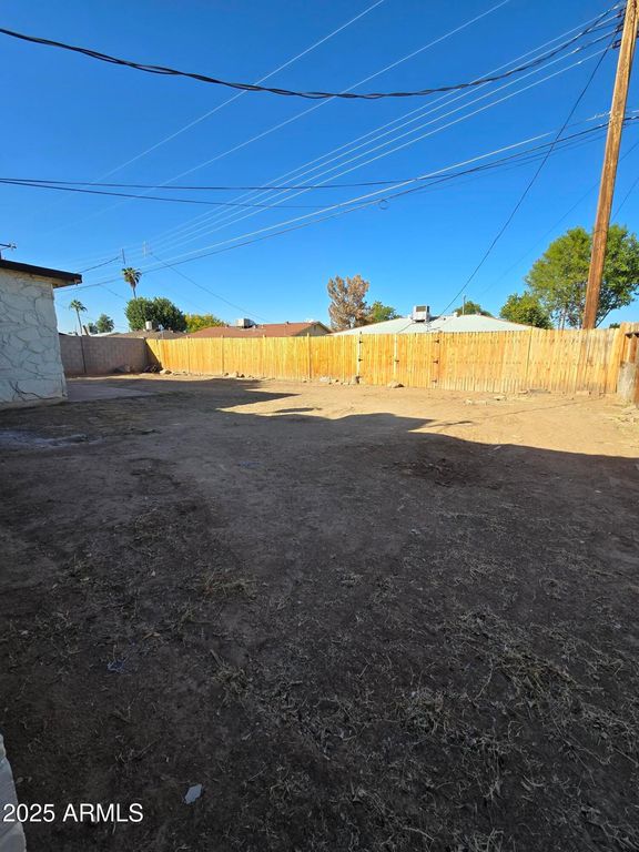 Image 19 of property listing at 3408 W MCLELLAN Boulevard, Phoenix, AZ 85017