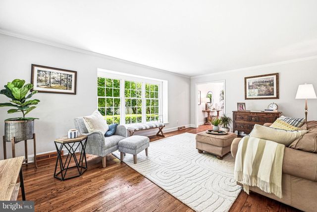 6 AMY LN, Malvern, PA 19355