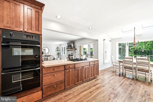 6 AMY LN, Malvern, PA 19355