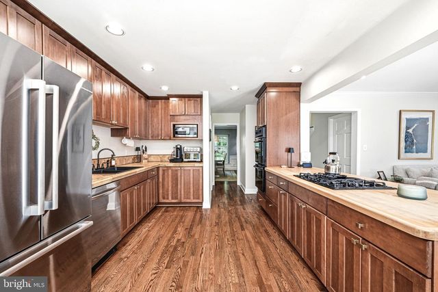 6 AMY LN, Malvern, PA 19355