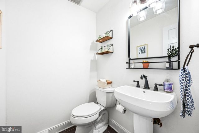6 AMY LN, Malvern, PA 19355
