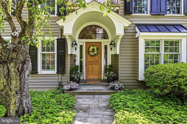 6 AMY LN, Malvern, PA 19355