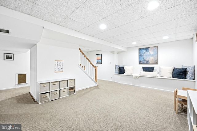 6 AMY LN, Malvern, PA 19355