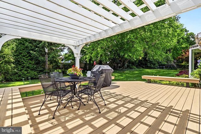 6 AMY LN, Malvern, PA 19355