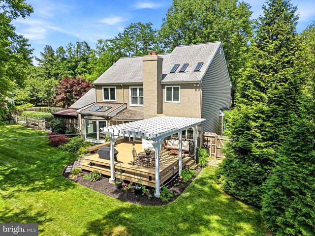 6 AMY LN, Malvern, PA 19355