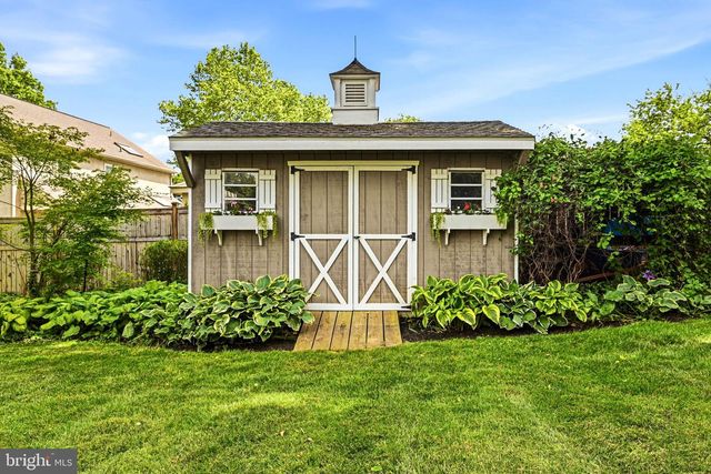 6 AMY LN, Malvern, PA 19355