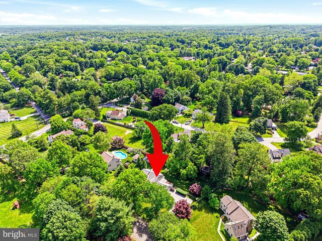 6 AMY LN, Malvern, PA 19355