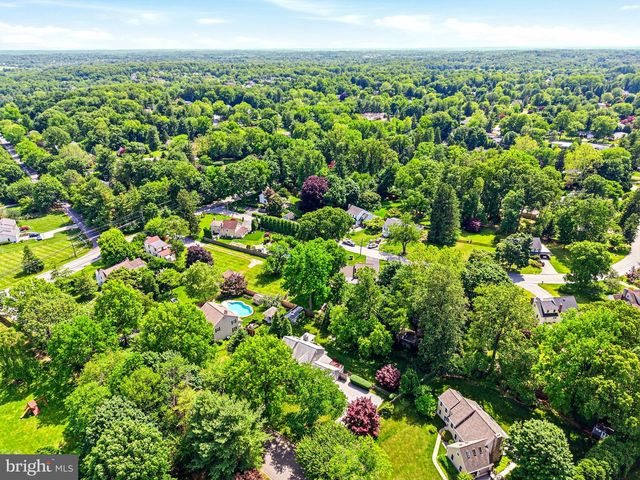 6 AMY LN, Malvern, PA 19355