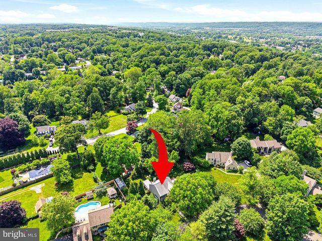 6 AMY LN, Malvern, PA 19355