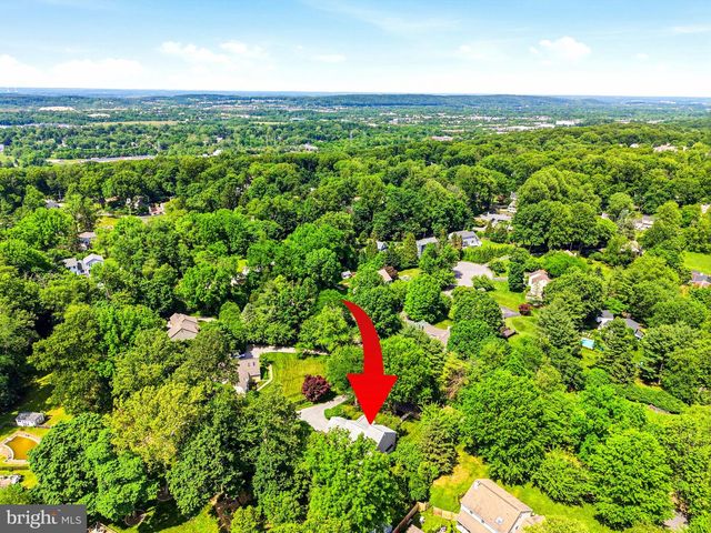 6 AMY LN, Malvern, PA 19355