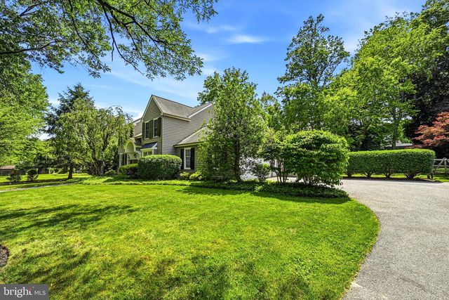 6 AMY LN, Malvern, PA 19355