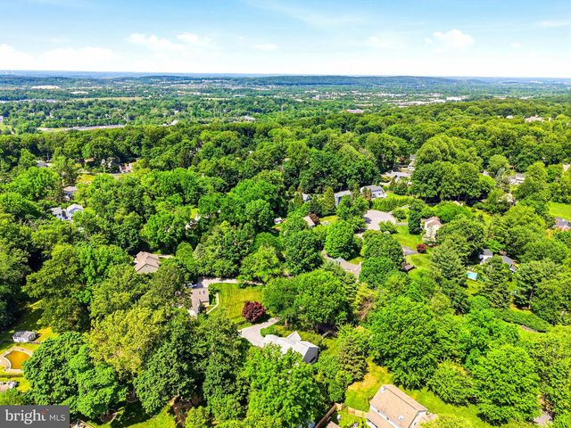 6 AMY LN, Malvern, PA 19355