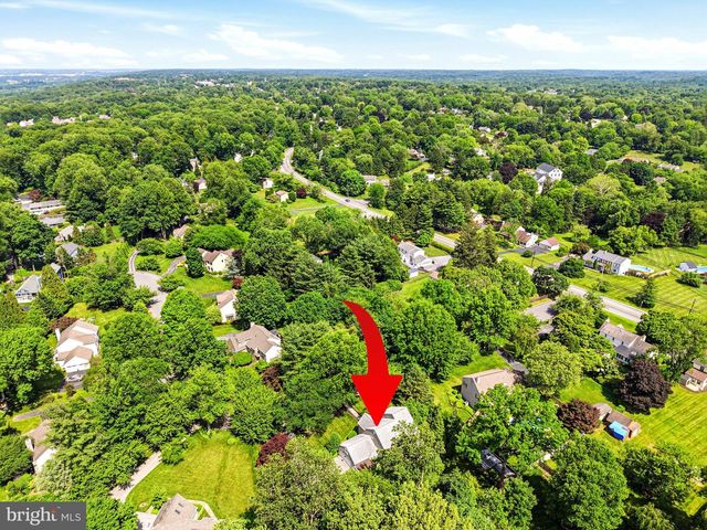 6 AMY LN, Malvern, PA 19355