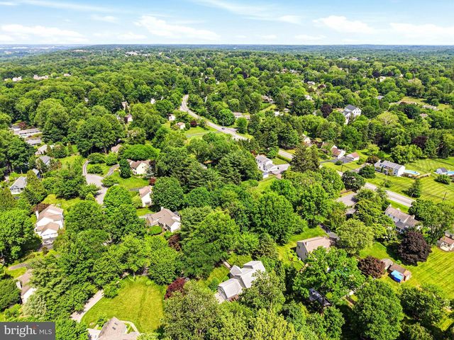 6 AMY LN, Malvern, PA 19355