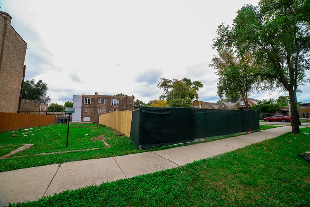 3804 W Ohio Street, Chicago, IL 60624