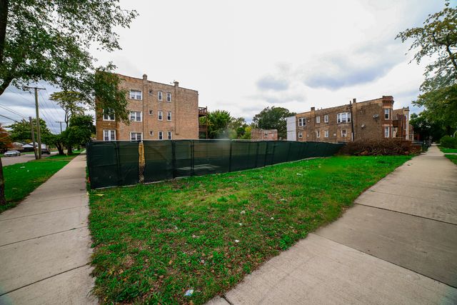 3804 W Ohio Street, Chicago, IL 60624