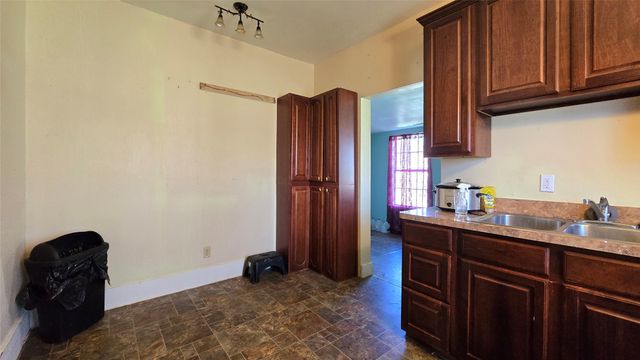 204 W Crossmain, Milford, TX 76670