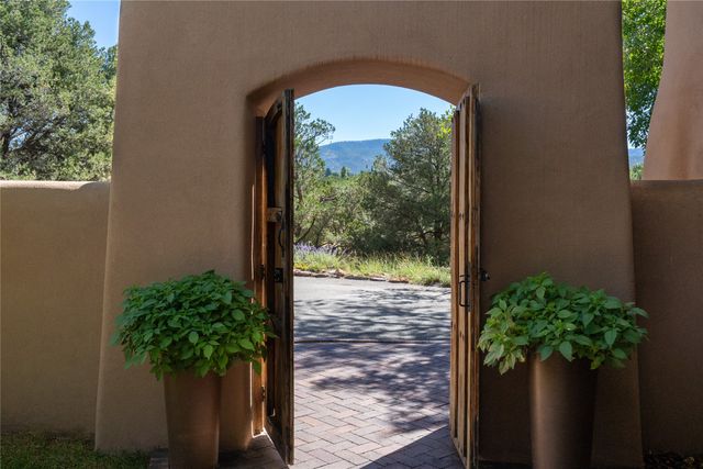 1314 Madrid, Santa Fe, NM 87505