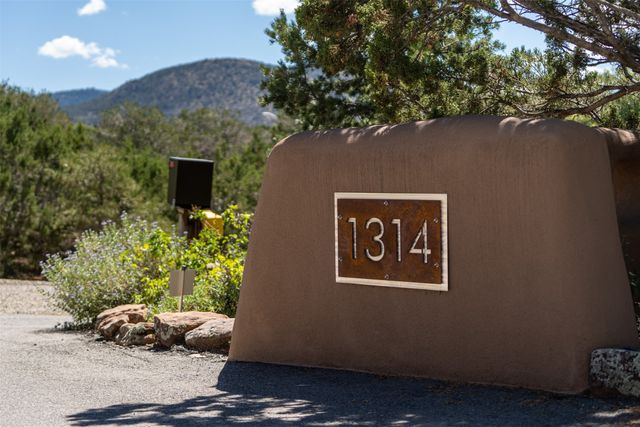 1314 Madrid, Santa Fe, NM 87505