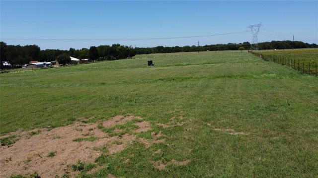 833 E Lovers Lane, Bells, TX 75414