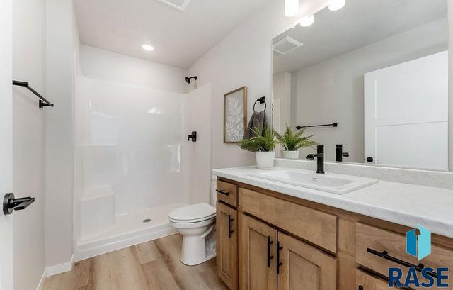 215 E Countryside Ave Avenue, Lennox, SD 57039