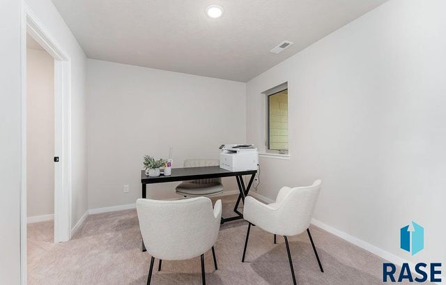 215 E Countryside Ave Avenue, Lennox, SD 57039