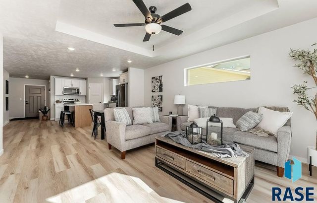 215 E Countryside Ave Avenue, Lennox, SD 57039