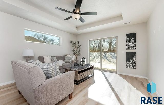 215 E Countryside Ave Avenue, Lennox, SD 57039