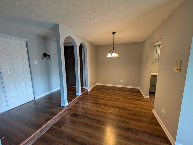 13628 Royal Court 811, Crestwood, IL 60418