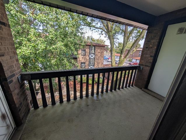 13628 Royal Court 811, Crestwood, IL 60418