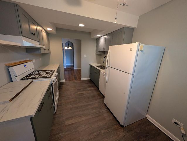 13628 Royal Court 811, Crestwood, IL 60418