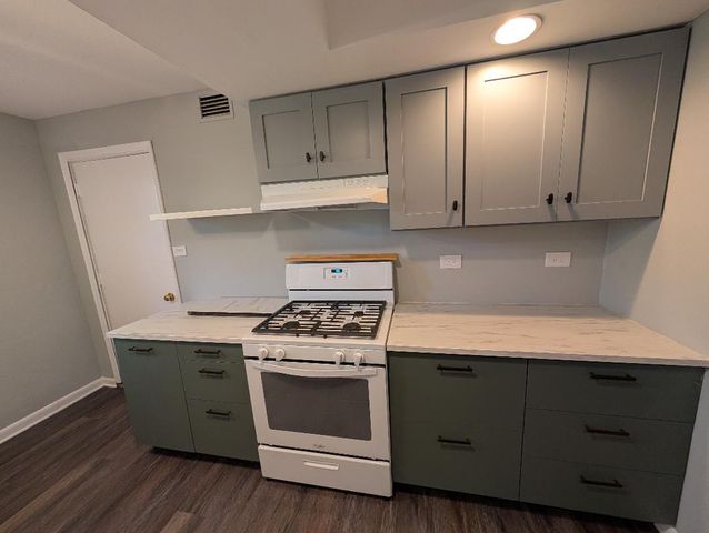 13628 Royal Court 811, Crestwood, IL 60418
