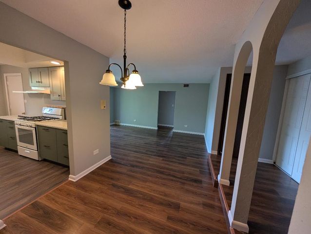 13628 Royal Court 811, Crestwood, IL 60418