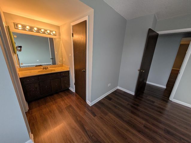13628 Royal Court 811, Crestwood, IL 60418