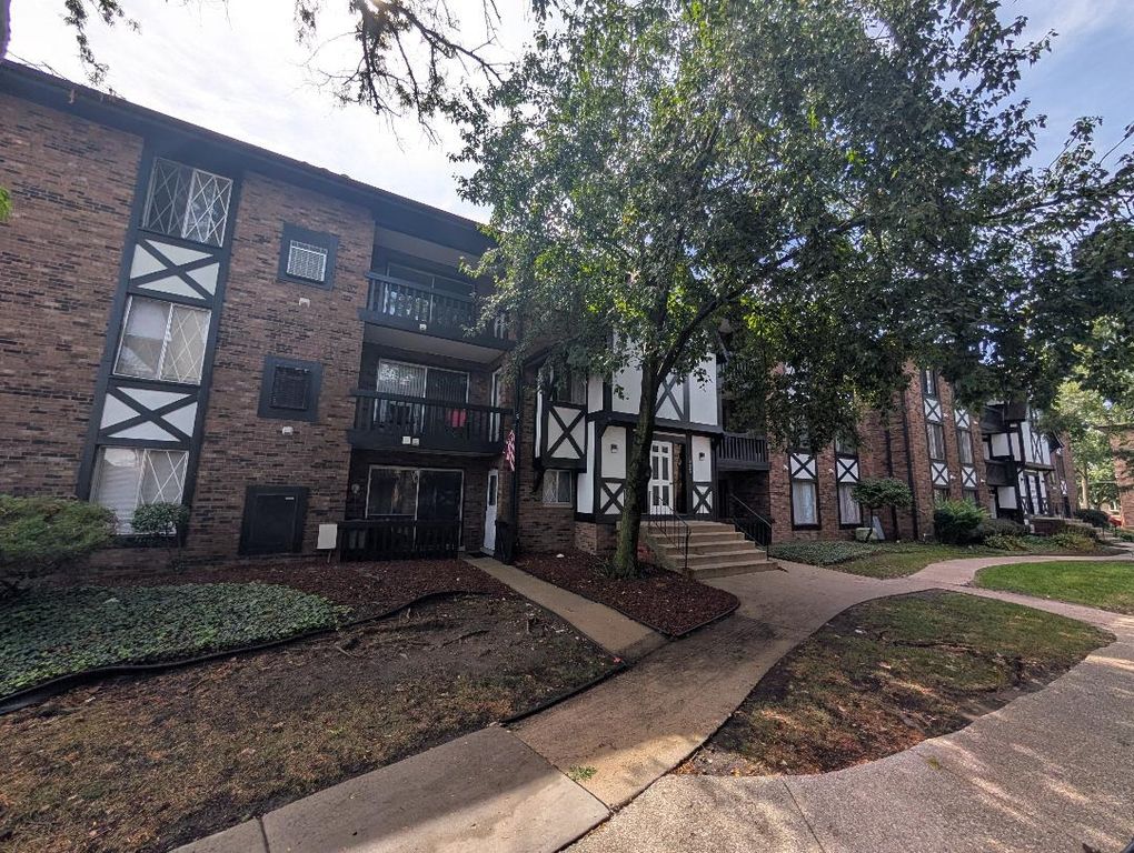 13628 Royal Court 811, Crestwood, IL 60418