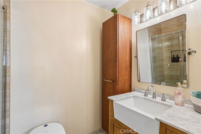 569 E Tujunga Avenue B, Burbank, CA 91501