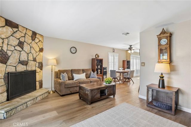 569 E Tujunga Avenue B, Burbank, CA 91501