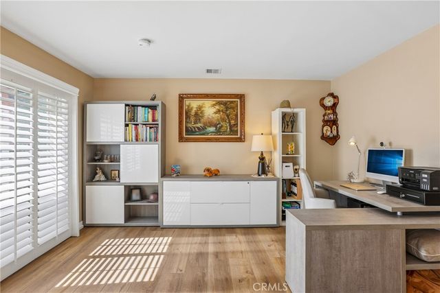 569 E Tujunga Avenue B, Burbank, CA 91501